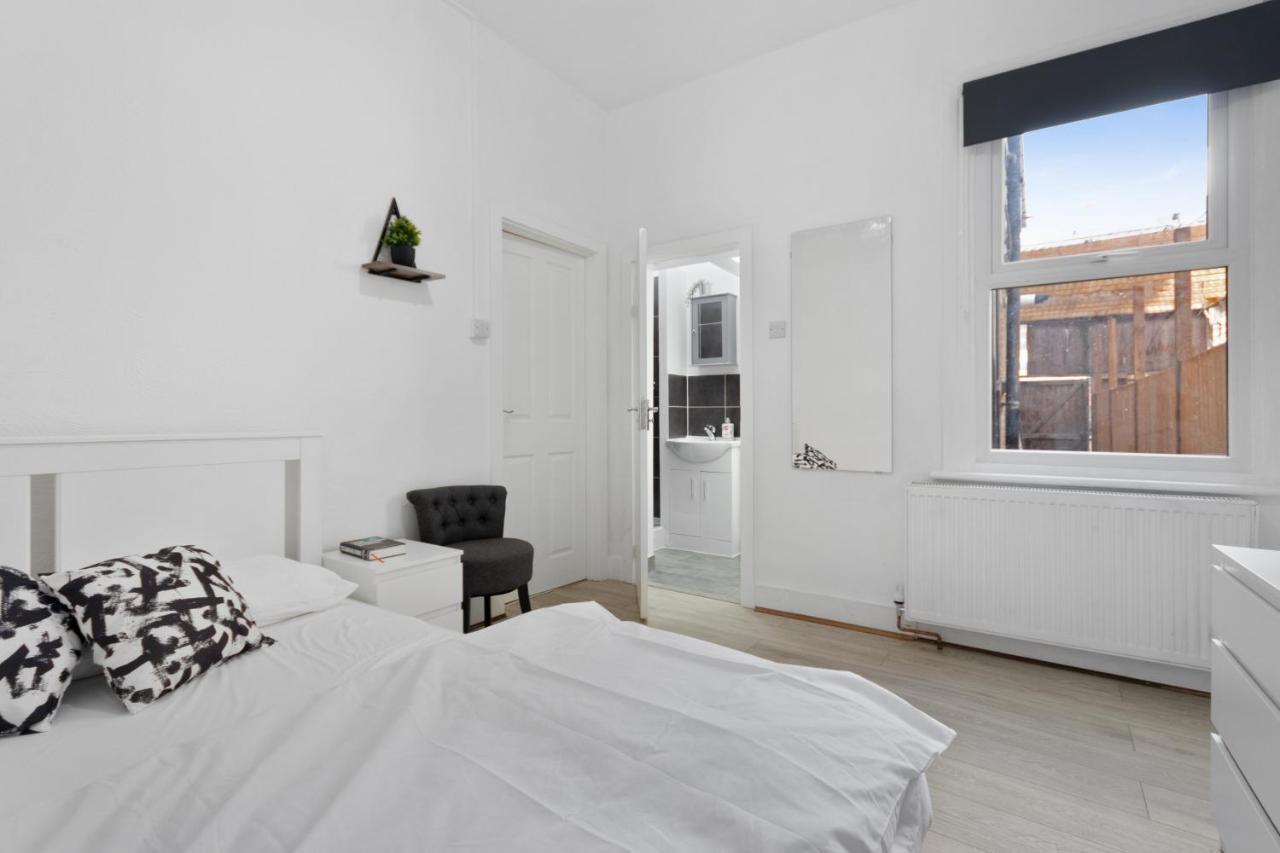 Fantastic 2Bd Barking Stay With Links To The City! Londra Esterno foto