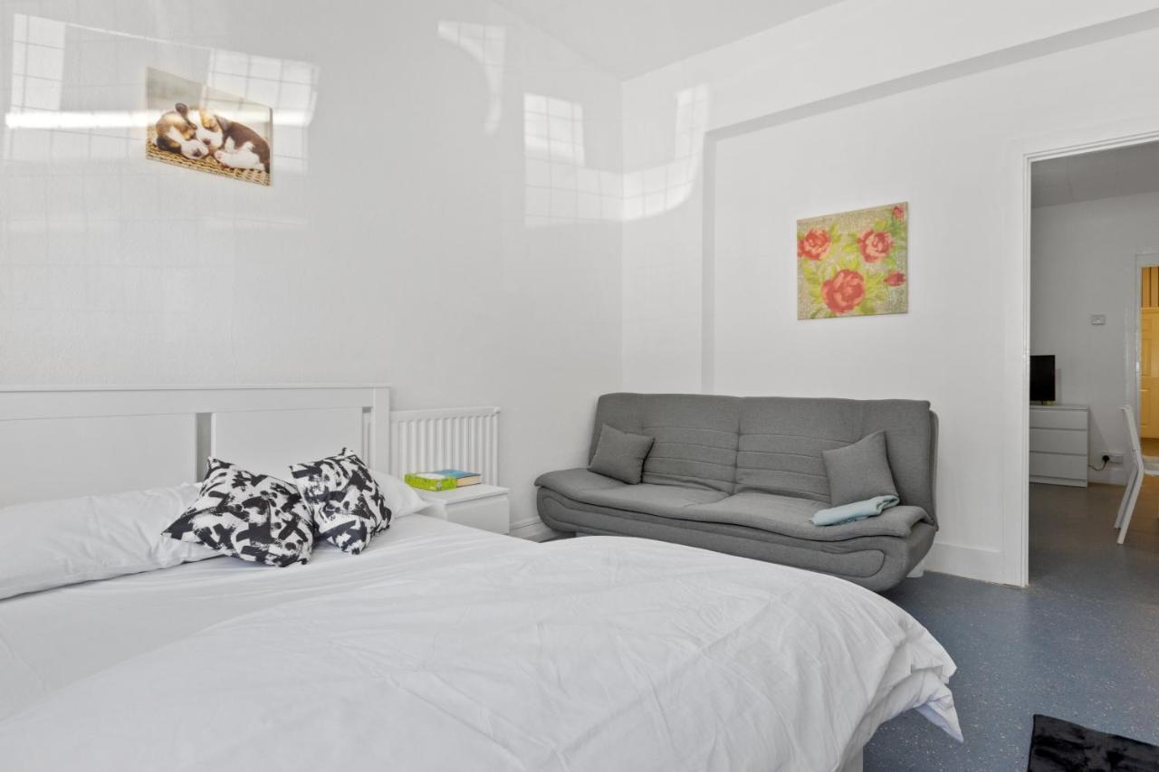 Fantastic 2Bd Barking Stay With Links To The City! Londra Esterno foto