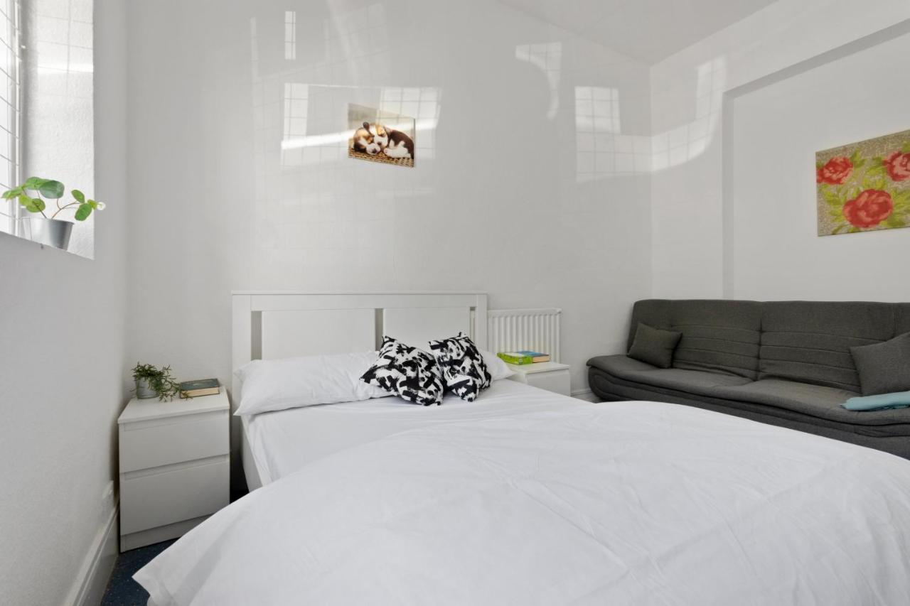 Fantastic 2Bd Barking Stay With Links To The City! Londra Esterno foto