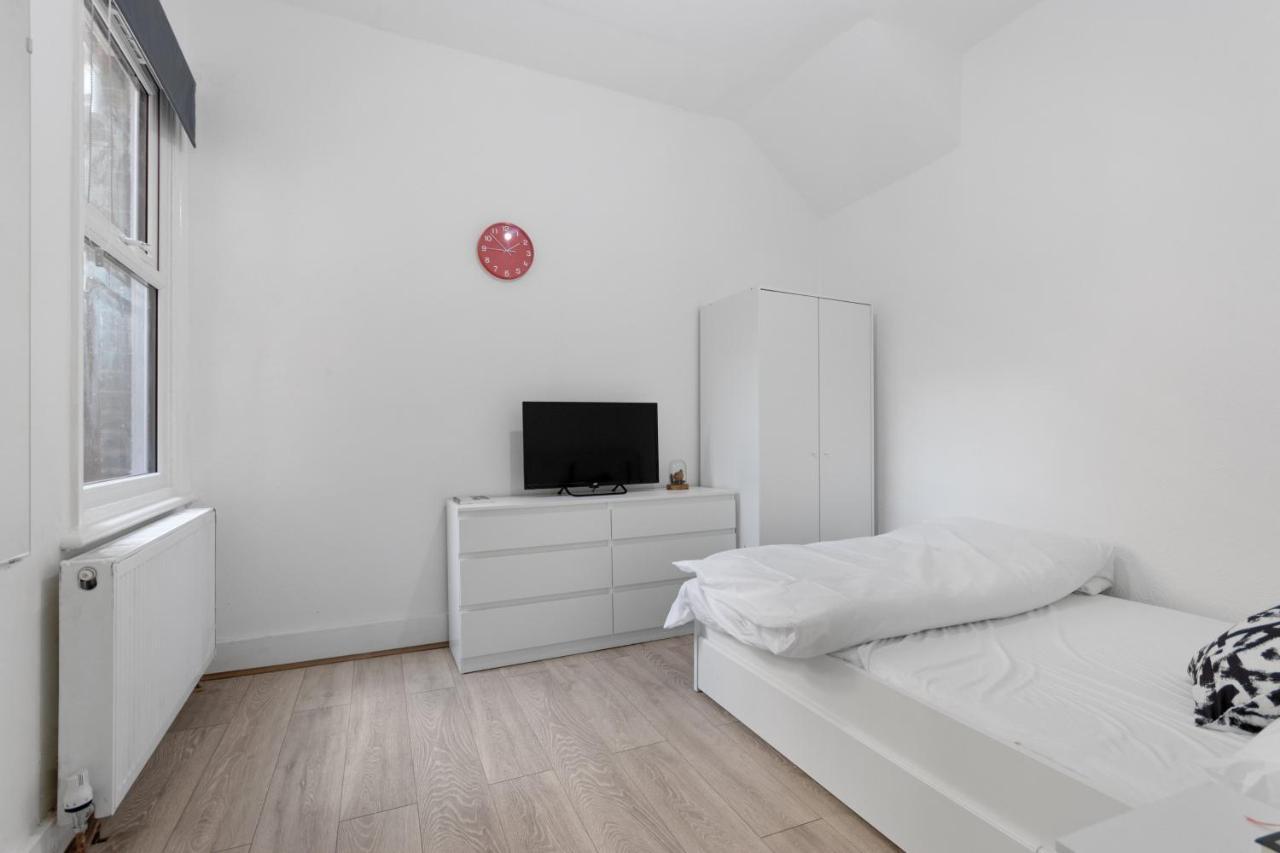Fantastic 2Bd Barking Stay With Links To The City! Londra Esterno foto