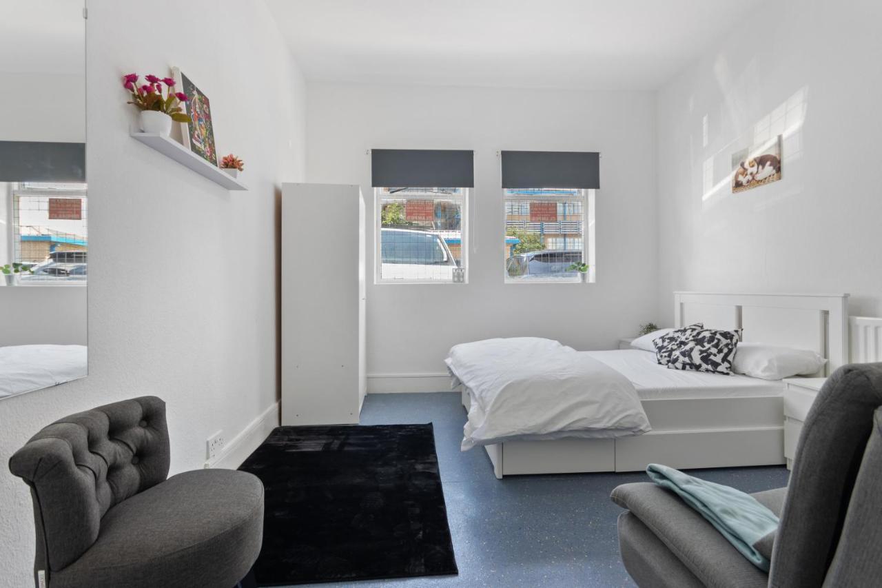 Fantastic 2Bd Barking Stay With Links To The City! Londra Esterno foto