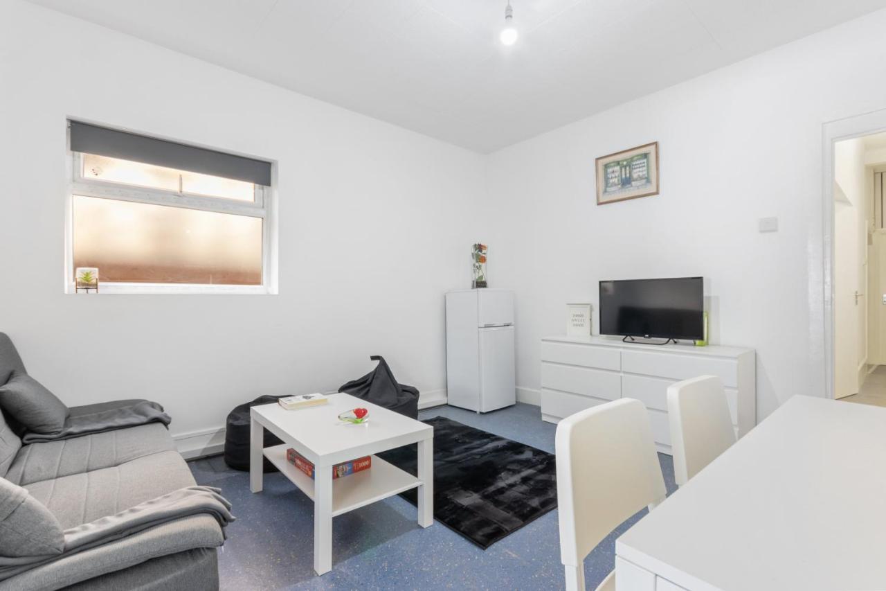 Fantastic 2Bd Barking Stay With Links To The City! Londra Esterno foto