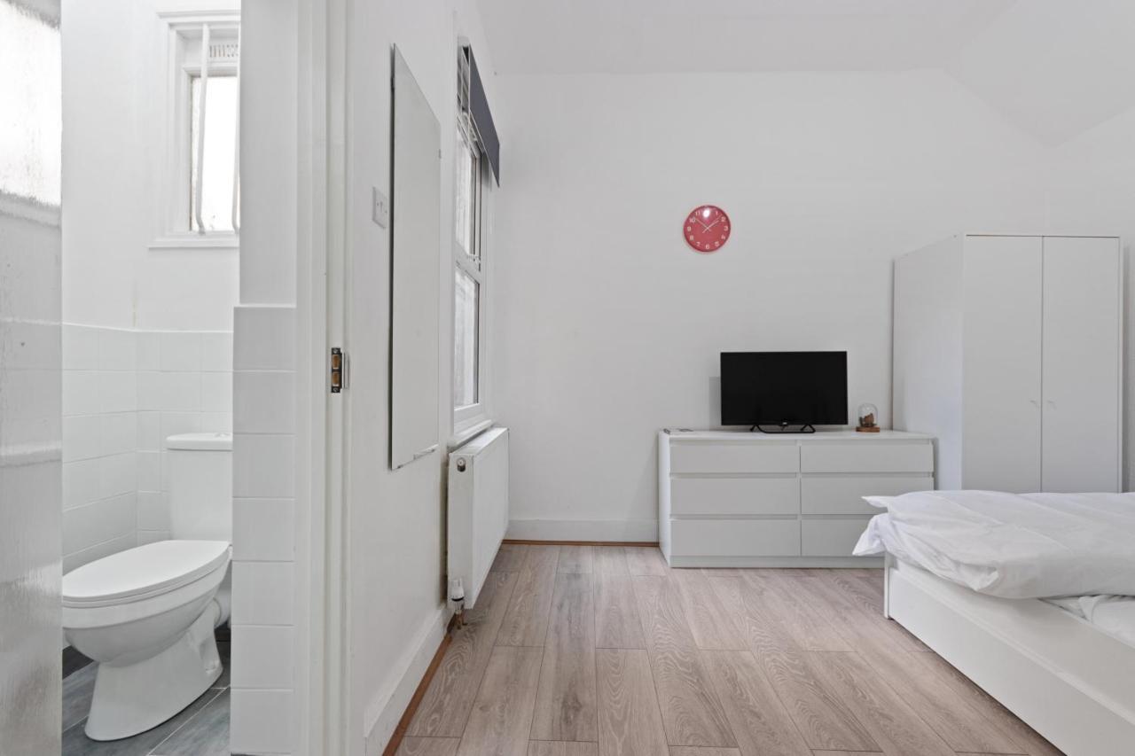 Fantastic 2Bd Barking Stay With Links To The City! Londra Esterno foto