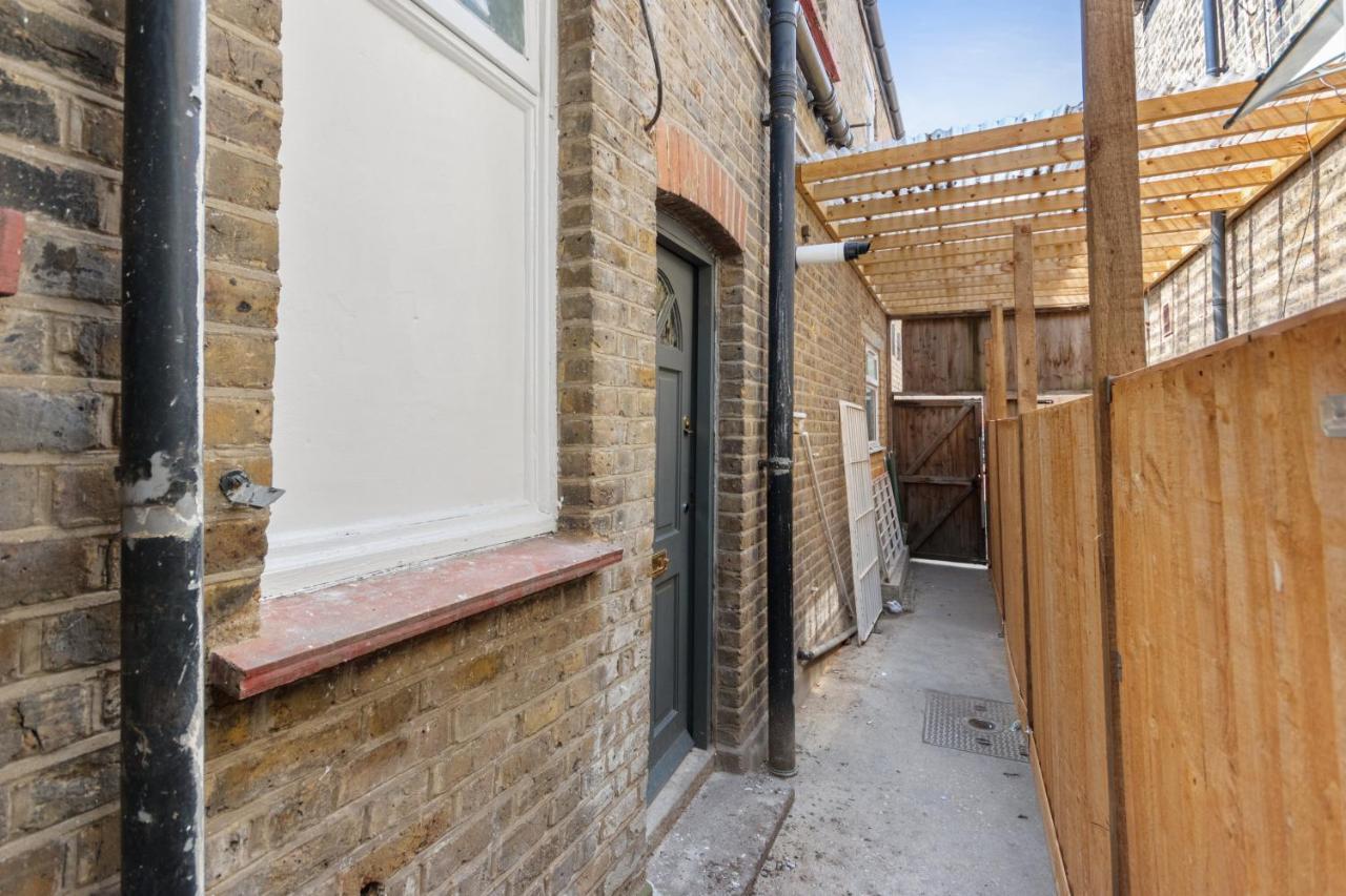 Fantastic 2Bd Barking Stay With Links To The City! Londra Esterno foto
