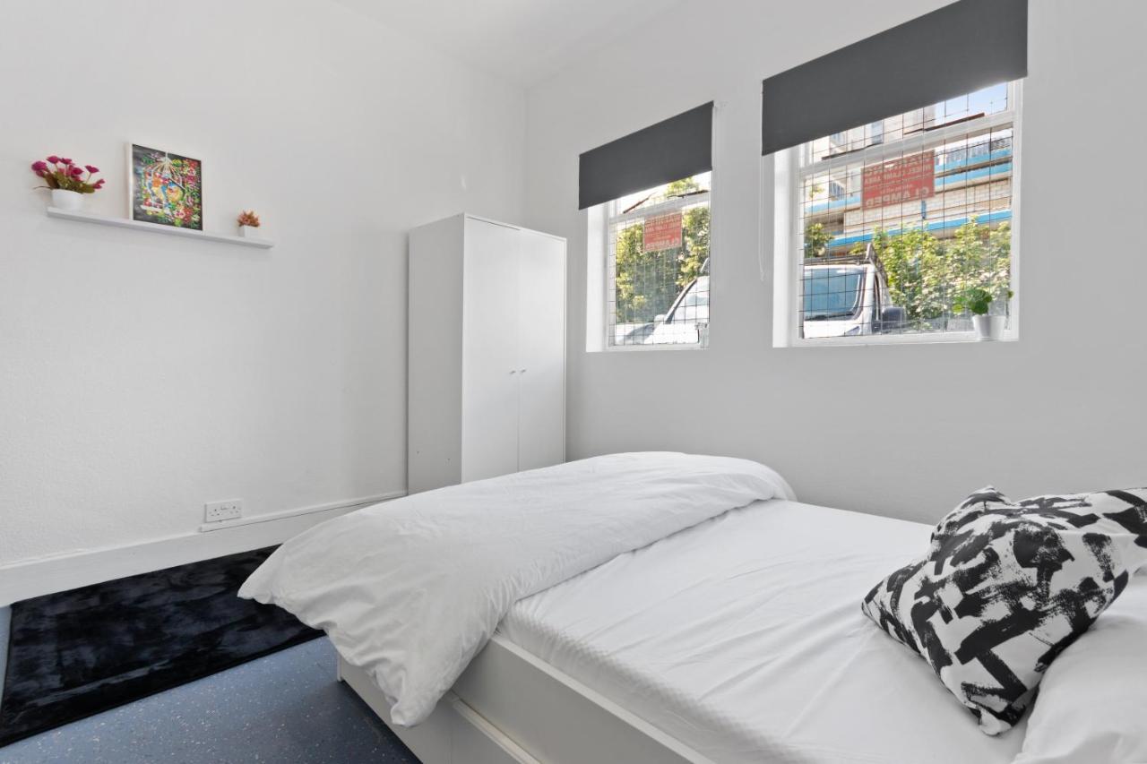 Fantastic 2Bd Barking Stay With Links To The City! Londra Esterno foto